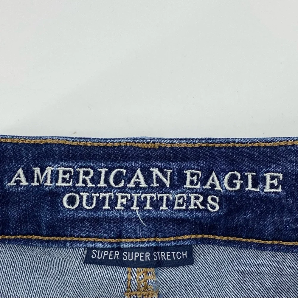 AEO Midi Super Super Stretch Denim X Cafe Cut Off Raw Hem Low Rise Shorts Size 4 - Picture 3 of 5